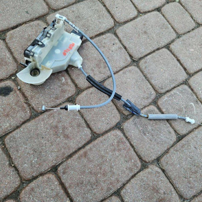 Zamek drzwi przód lewy przedni EU Opel Mokka B 2 PSA444423