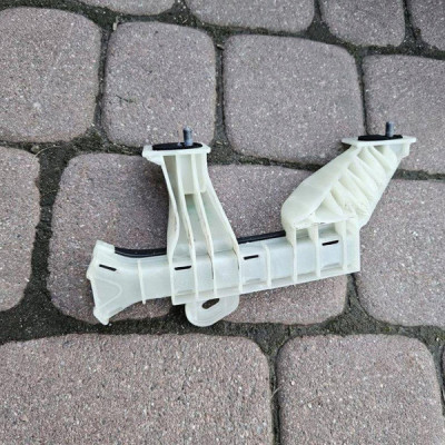 Prowadnica szyby lewy przód wspornik uchwyt Opel Mokka B 2 982082880