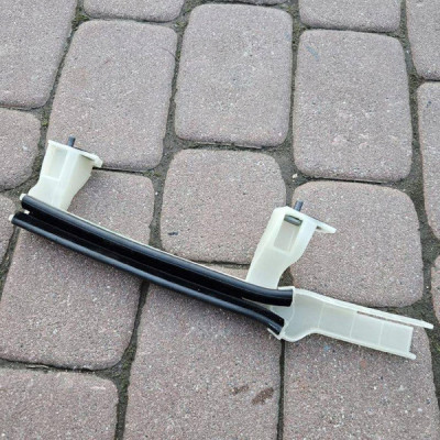 Prowadnica szyby przód prawej wspornik mocowanie Opel Mokka B 2 9826098780