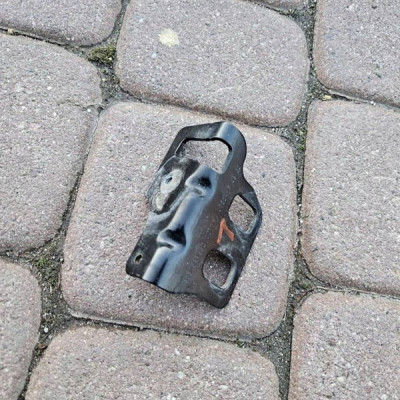 Uchwyt wspornik lampy lewy mocowanie Opel Mokka B 2 9838211880