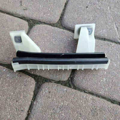 Wspornik prowadnica szyby lewy tył uchwyt Opel Mokka B 2 9825959980