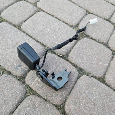 Zapinka pasów tył wpinka bezpieczeństwa Opel Mokka B 2 9851193080