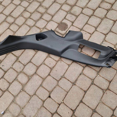 Obudowa kanapy tył lewa osłona progu Opel Mokka B 2 9834919780