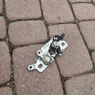 Zamek maski rygiel przedni Opel Mokka B 2 9822727680