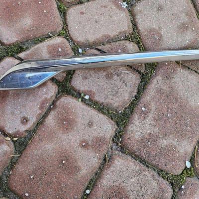 Chrom lewy grilla przedniego atrapy Opel Combo E 9817065377