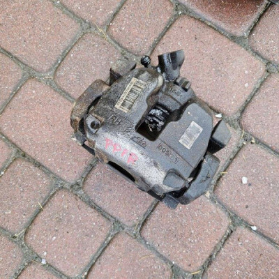 Zacisk przedni prawy PROACE CITY Berlingo Combo E Rifter 9830798780