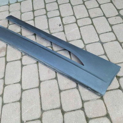 Listwa drzwi przednich prawa USZKODZONA Opel Mokka B 2 II 9848847880