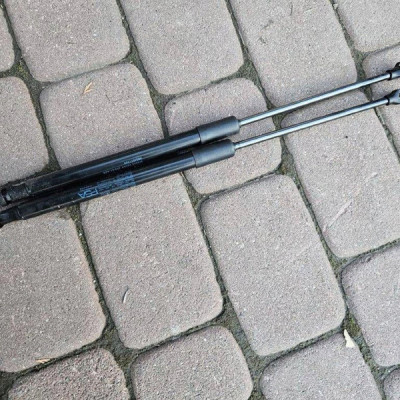 Siłownik maski przedniej teleskop podnośnik Opel Mokka B 2 II 9834871580