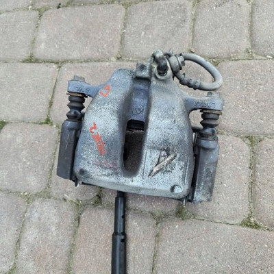 Zacisk przedni lewy jażmo Corsa F Opel Mokka B 2 II