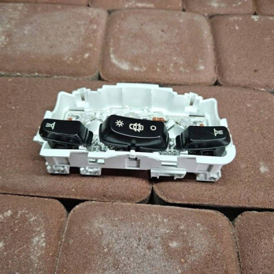 Lampka oświetlenia kabiny podsufitki Opel MOKKA B 2 II 96781445ZD