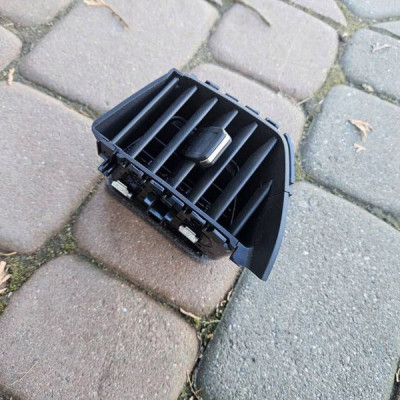 Kratka nawiewu prawa środkowa deski Opel MOKKA B 2 II 98362543ZD