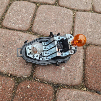 Podstawa uchwyt lampy tył tylnej prawa Renault Clio IV 4