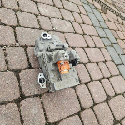 Sprężarka klimatyzacji Renault Zoe 926005020R