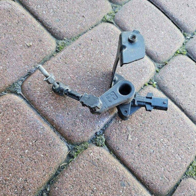 Poziomica świateł lamp poziomowania Opel Grandland X 9817423180