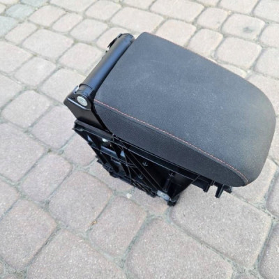 Podłokietnik tunelu czerwona nic GTI Volkswagen Golf 7 VII 5G0864251D