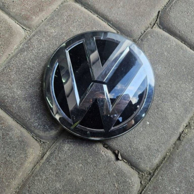 Znaczek emblemat grilla przedniego radar Volkswagen Golf 7 VII 3G0853601A