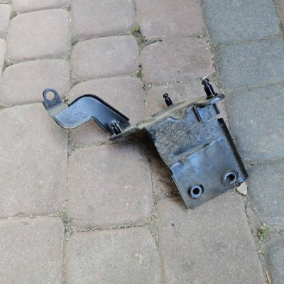 Uchwyt mocowanie pompy ABS hamulca Volkswagen Golf 7 VII 5Q1614235E