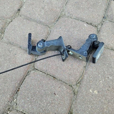 Zawiasy drzwi przód przednie lewe LD5G Volkswagen Golf 7 VII 8K0831401P