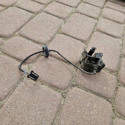 Silniczek klapki wlewu paliwa zamek Volkswagen Golf 7 VII 5C6810773K