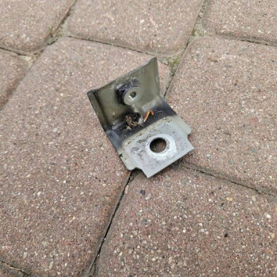 Uchwyt mocowanie błotnika prawe - lewe Volkswagen Golf 7 VII 5G0809471