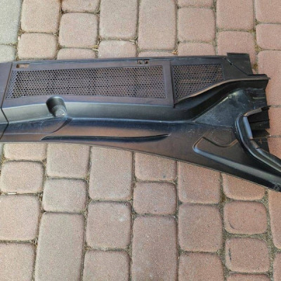 Podszybie górne prawe EUROPA Opel Astra L 6 VI 9831551280