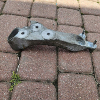 Uchwyt łapa mocowanie silnika 1.4T Opel Mokka 95229758