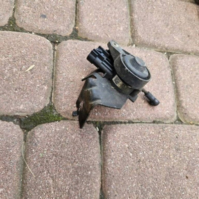 Czujnik poziomowania lamp przednich poziomica Opel Mokka 95146195