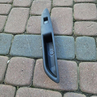 Przełącznik włącznik szyb prawy tył Opel Mokka 95025525