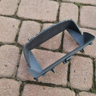 Obudowa osłona wyświetlacza ekranu radia Opel Mokka 95088022