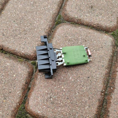 Rezystor nagrzewnicy nadmuchu opornica Opel Corsa E