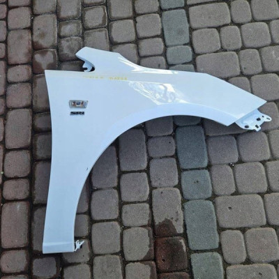 Błotnik przedni prawy biały Opel Corsa E