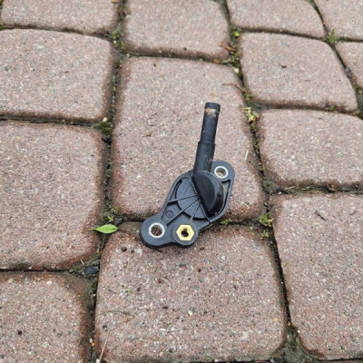 Kruciec chłodzenia silnika 2.0TFSI Volkswagen Golf 7 VII GTI 06K121132