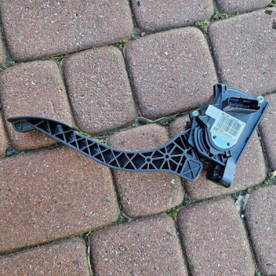 Pedał gazu potencjometr EUROPA Opel Grandland X 9836042080