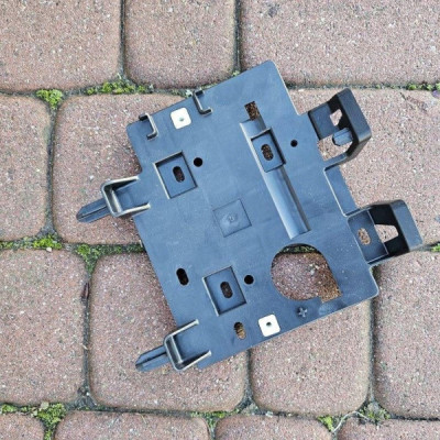 Uchwyt mocowanie skrzynki modułu Opel Grandland X YP00162080