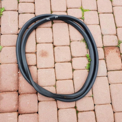 Uszczelka drzwi prawa/ lewa przód Opel Astra K V