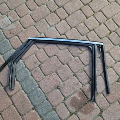 Uszczelka zgarniacz drzwi tył tylna prawa chrom Opel Grandland X