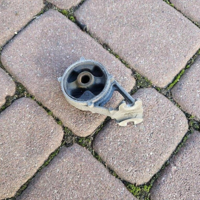 Wieszak mocowanie wspornik wydechu Peugeot Opel Grandland X 743254