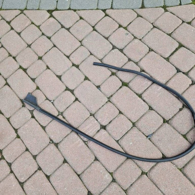 Uszczelka drzwi przód lewa Peugeot 2008 5008 Opel Grandland X 9811258480