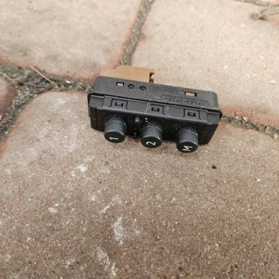 Przełącznik sterowania pamięci fotela Opel Grandland X 9814122877