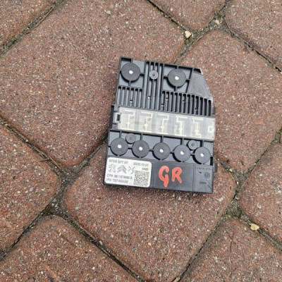 Skrzynka bezpieczników rodzielka moduł Opel Grandland X 9811879680