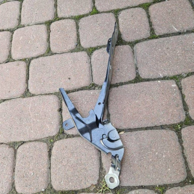 Zawias maski KTV czarny prawy 100% prosty Opel MOKKA B 2 II 9834812380