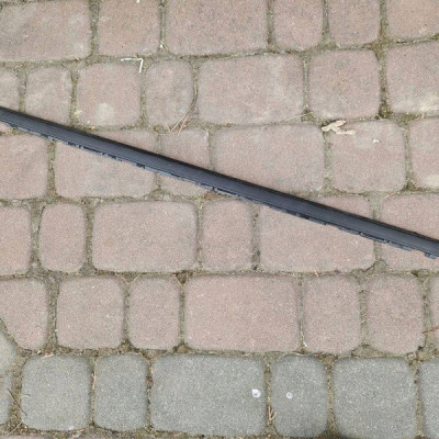 Uszczelka drzwi przód zgarniacz lewy przód OPEL ASTRA L 6 VI 9847335580