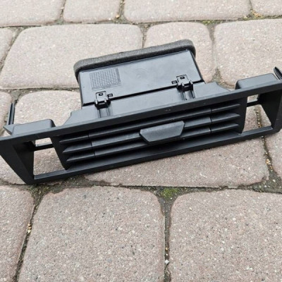 Kratka środkowa deski nawiewu konsoli OPEL ASTRA L 6 VI 98400739ZD