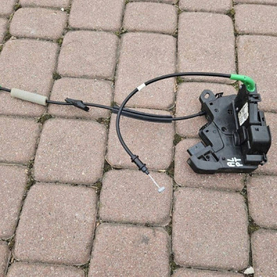 Zamek drzwi tył tylny prawy centralny OPEL ASTRA L 6 VI 9835418280