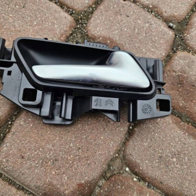 Klamka chrom przód tył prawa boczka drzwi OPEL ASTRA L 6 VI 9817544677