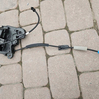 Zamek drzwi przód przedni prawy OPEL ASTRA L 6 VI 9835556980