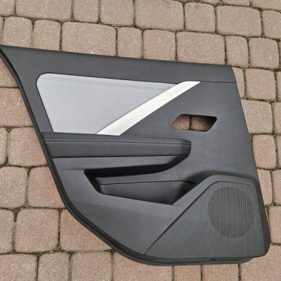 Boczek tapicerka drzwi tył tylna skóra lewy OPEL ASTRA L 6 VI 98519977ZS