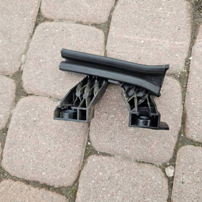 Uchwyt mocowanie szyby prowadnica lewy tył OPEL ASTRA L 6 VI 9832154880