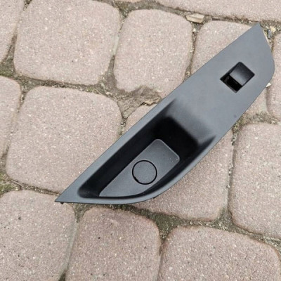 Obudowa osłona drzwi przełącznika lewy tył OPEL ASTRA L 6 VI 9840530680