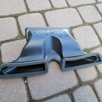 Wlot powietrza dolot deski dolny OPEL ASTRA L 6 VI 9830650380